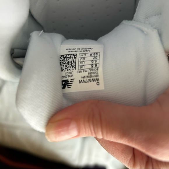 New Balance - never worn - no box - Picture 6 of 7